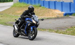 ninja300_cornering2_edited