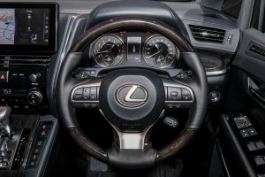 lexus-lm350-10