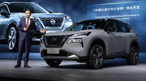 nissan-turns-corner-05