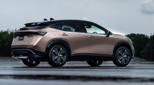 nissan-turns-corner-09